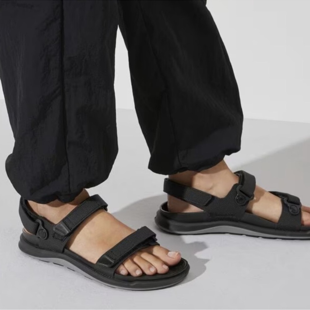 NIB The Birkenstock® Kalahari
Outdoor sandal